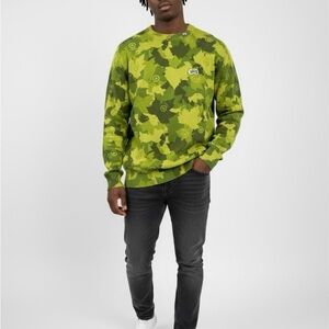 LRG Green Camo crew neck Sweater. Ptp 20” length 25”
